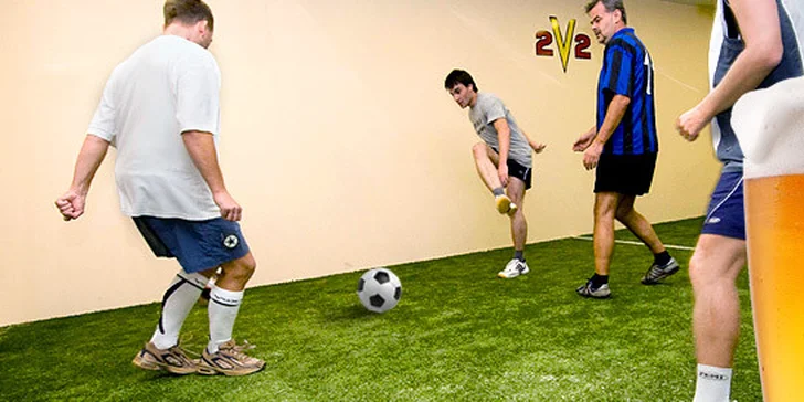 199 Kč za hodinu 2v2 indoor fotbalu pro ČTYŘI osoby. Skvělá zábava a pivo pro každého hráče. Sleva 58 %!