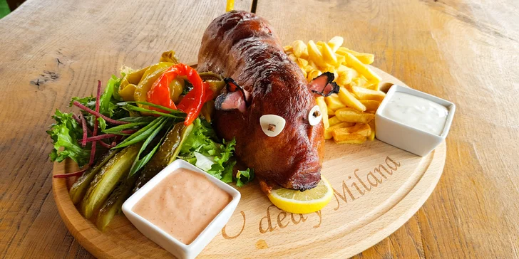 Pořádná masová hostina: Prkno s kolenem, žebry a křídly nebo 1,2 kg šunkového selátka