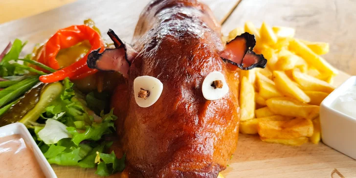 Pořádná masová hostina: Prkno s kolenem, žebry a křídly nebo 1,2 kg šunkového selátka