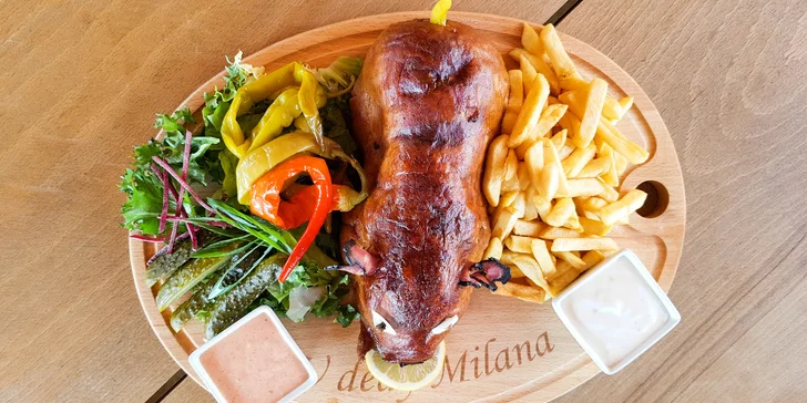 Pořádná masová hostina: Prkno s kolenem, žebry a křídly nebo 1,2 kg šunkového selátka