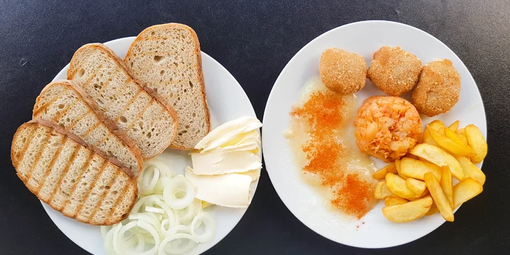 Tvarůžkové hody pro dva: smažené a nakládané tvarůžky, pomazánka a hranolky i topinky