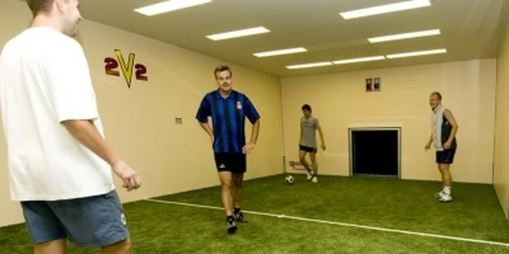 199 Kč za hodinu 2v2 indoor fotbalu pro ČTYŘI osoby. Skvělá zábava a pivo pro každého hráče. Sleva 58 %!