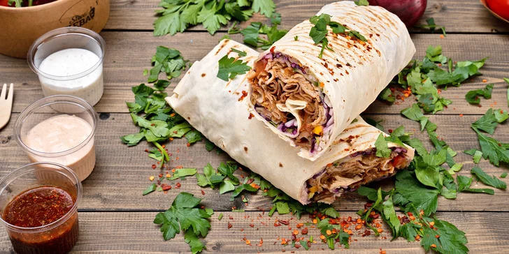 Street box s hranolky, kebab talíř i dürüm s nápojem kousek od Palmovky