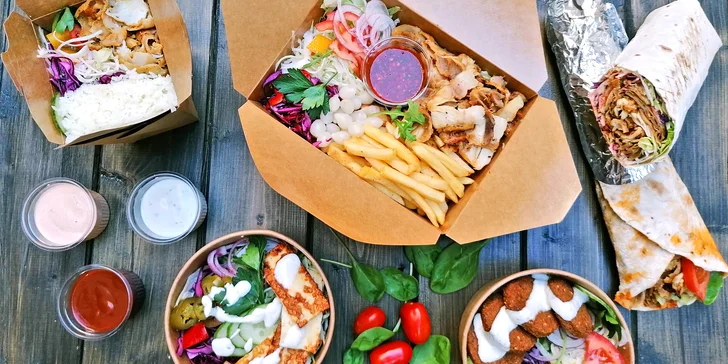 Street box s hranolky, kebab talíř i dürüm s nápojem kousek od Palmovky