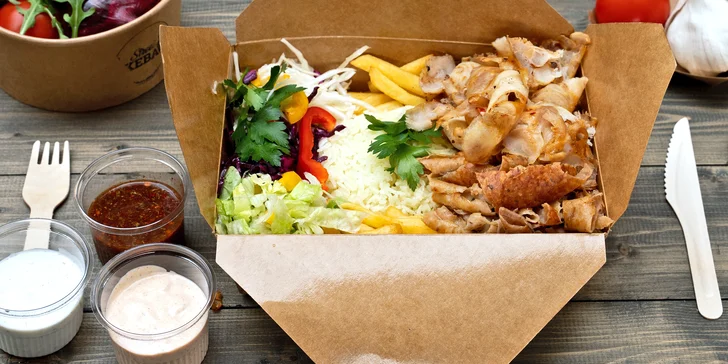 Street box s hranolky, kebab talíř i dürüm s nápojem kousek od Palmovky
