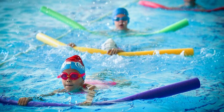 Ať si vaše děti zamilují vodu: Kurzy dětského plavání pro začátečníky, úterý nebo čtvrtek