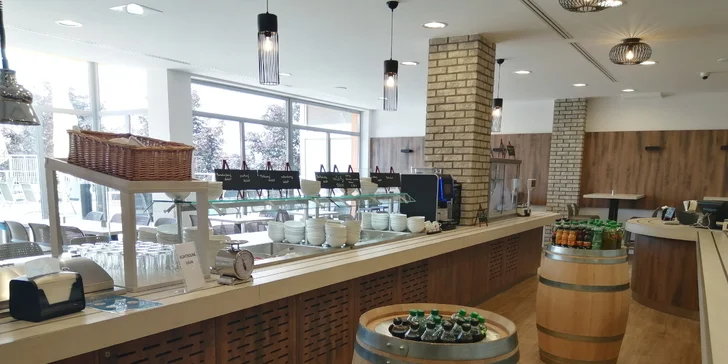 Celodenní vstup do AQUAPARKU Senec: 12 bazénů, tobogany a skluzavky