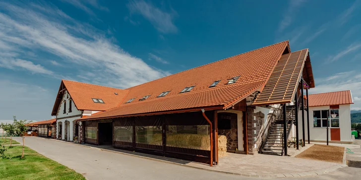 Po schodech se dostanete do ubytovací části k novým pokojům.