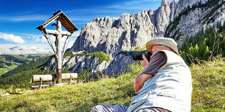 Účastník fotografické cesty AMAL DIGITAL při focení krajiny v italských Dolomitech.