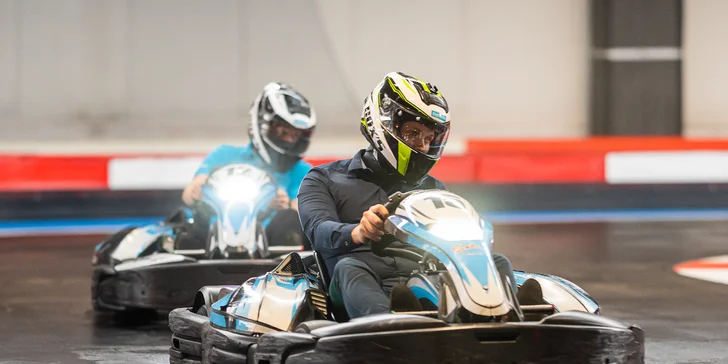 Pořádná dávka adrenalinu: 10 minut v elektro-motokáře pro dítě, dospělého i partu