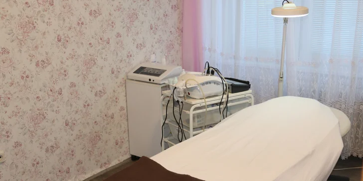 Kompletní péče o aknózní pleť včetně ošetření laserem