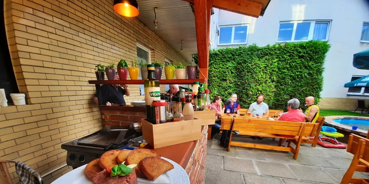Pořádná dobrota: 200 nebo 500 g namíchaného tataráku a topinky