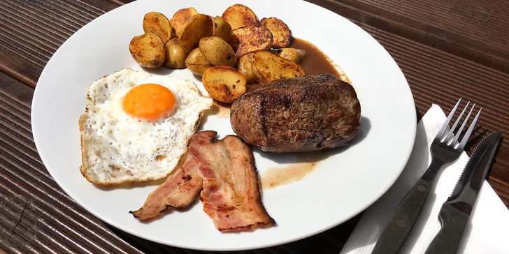 Steak z pravé svíčkové s bramborem, slaninou a volským okem pro 1 i 2 osoby