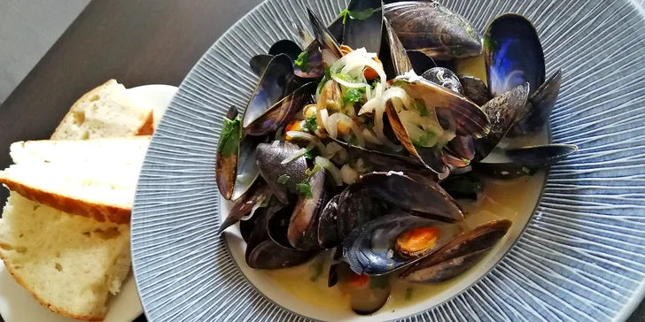 Čtyřchodové francouzské menu i s lahví vína pro 1 nebo 2 osoby