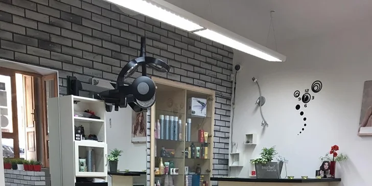 Kadeřnické balíčky: střih, barva, melír nebo balayage či air touch