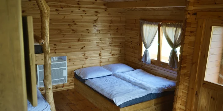 Pobyt v karavanu nebo chatce mezi zvířátky s možností vyjížďky na koních