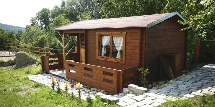 Pobyt v karavanu nebo chatce mezi zvířátky s možností vyjížďky na koních