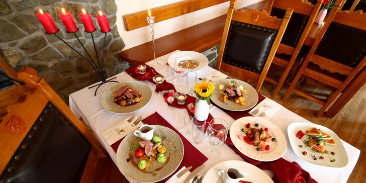 Romantika v zámeckém hotelu: 5chodové degustační menu i privátní wellness pro 2 osoby