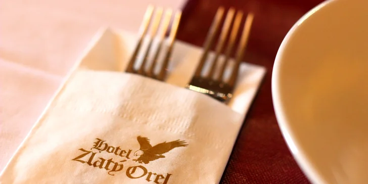 Romantika v zámeckém hotelu: 5chodové degustační menu i privátní wellness pro 2 osoby