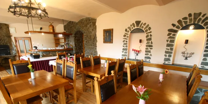 Romantika v zámeckém hotelu: 5chodové degustační menu i privátní wellness pro 2 osoby