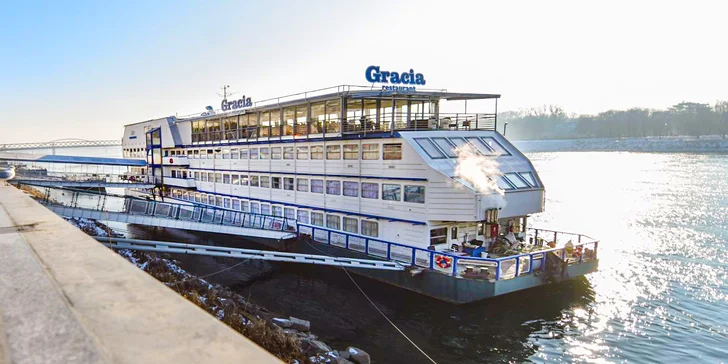 Romantický pobyt na vlnách Dunaje: botel v centru Bratislavy, snídaně