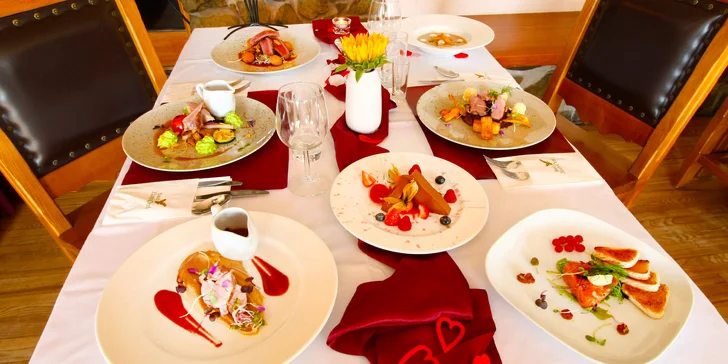 Romantika v zámeckém hotelu: 5chodové degustační menu i privátní wellness pro 2 osoby