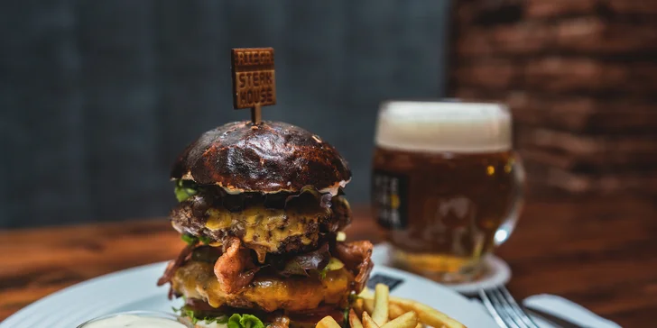 Do Riegrovky za vyhlášeným jídlem a pitím: Angus burger v double verzi a piva, co hrdlo ráčí