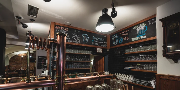Posezení v Riegrovce pro 2 osoby: kuřecí stripsy, hranolky a pivo IPA z vlastního minipivovaru