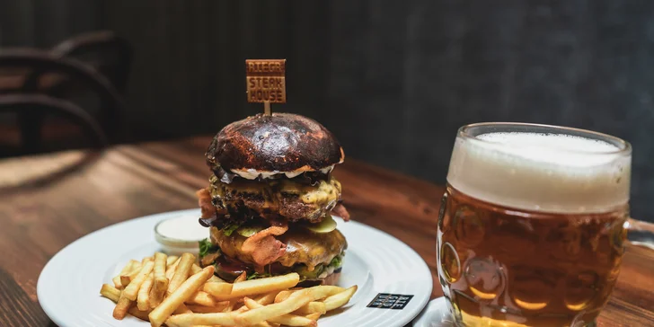 Do Riegrovky za vyhlášeným jídlem a pitím: Angus burger v double verzi a piva, co hrdlo ráčí