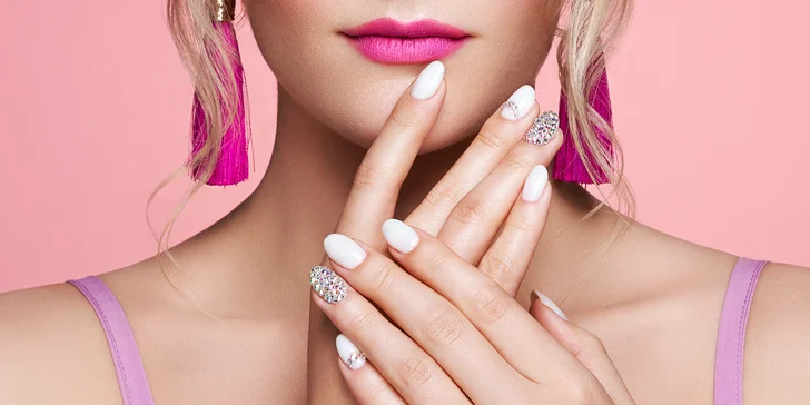 Pro nehty jako z reklamy: manikúra P-Shine, zpevnění nebo modeláž