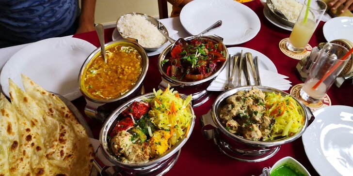 4chodové indické menu pro 2 nebo 4 osoby: kuřecí, jehněčí i vege hlavní chod
