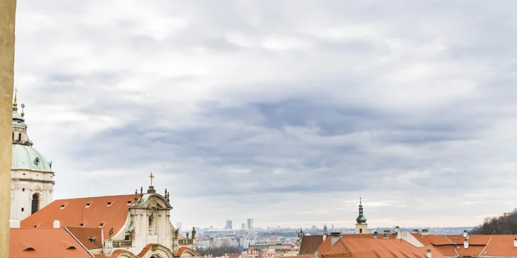 Pobyt ve středověkém hotelu na Malé Straně: snídaně i historická show s hostinou