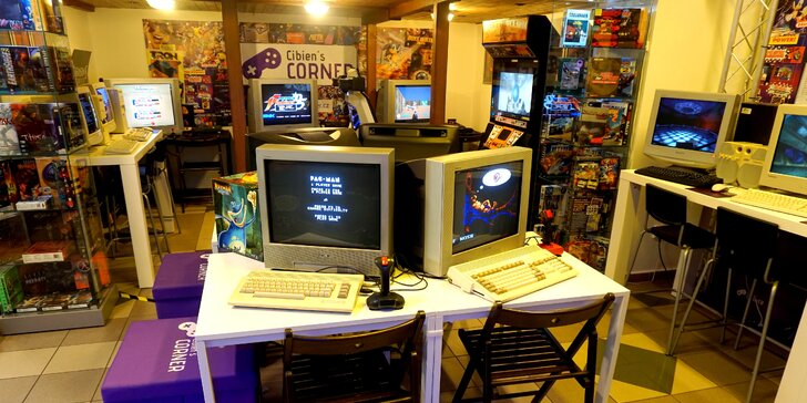 Vstup do interaktivního muzea videoher v Praze: konzole, počítače, arkádové automaty, telefony