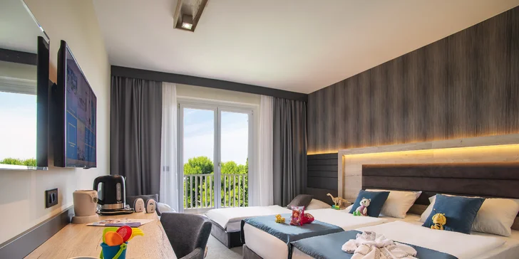 Rodinná dovolená v letovisku Izola: 4* hotel u pláže s obřím toboganem i all inclusive servisem