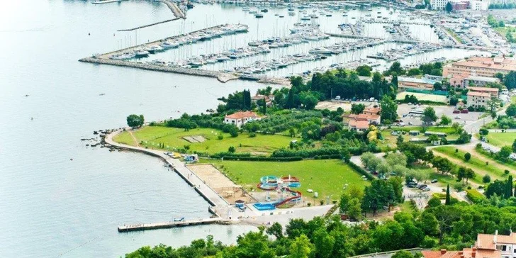 Rodinná dovolená v letovisku Izola: 4* hotel u pláže s obřím toboganem i all inclusive servisem