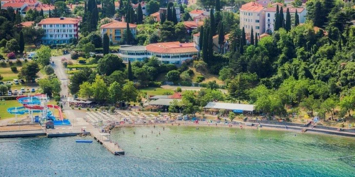 Rodinná dovolená v letovisku Izola: 4* hotel u pláže s obřím toboganem i all inclusive servisem