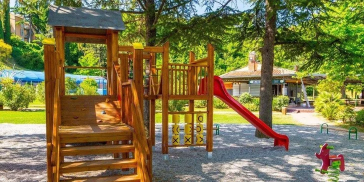 Rodinná dovolená v letovisku Izola: 4* hotel u pláže s obřím toboganem i all inclusive servisem