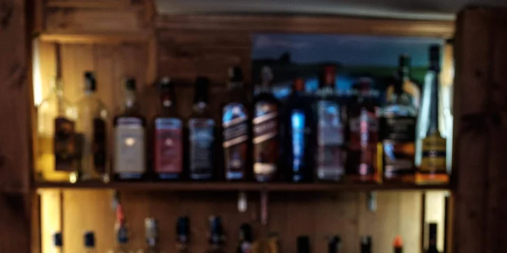 Maxi masové špízy 8OSMA se zeleninovým salátem, toustem a letním drinkem Aperol pro dva