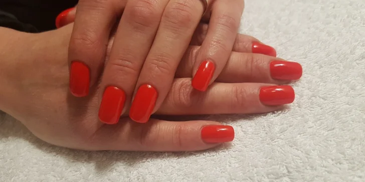 Péče o ruce: klasická manikúra s možností gel laku i modelace gelem