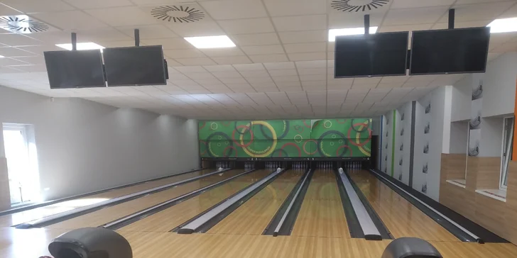 Bowling a bramborové lupínky nebo burgery