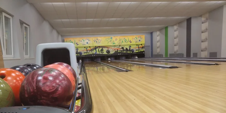 Bowling a bramborové lupínky nebo burgery