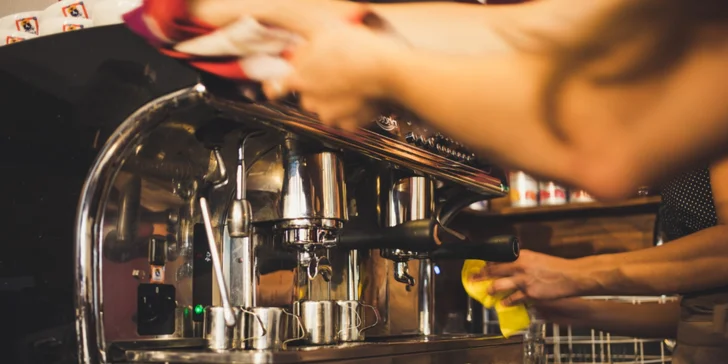 Ručně vyrobená lámaná belgická čokoláda v papírové krabičce z Chocafé
