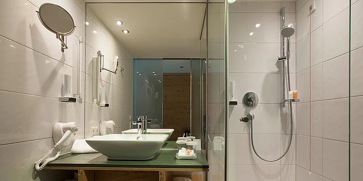 4* hotel v rakouském Zell am See: na břehu jezera, s polopenzí a neomezeným wellness