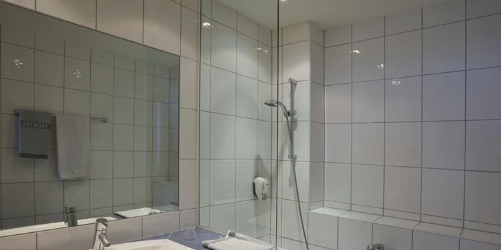 4* hotel v rakouském Zell am See: na břehu jezera, s polopenzí a neomezeným wellness