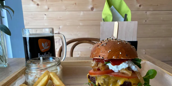 Burger podle výběru ze 7 druhů, hranolky, coleslaw a Kofola pro 1 či 2 osoby
