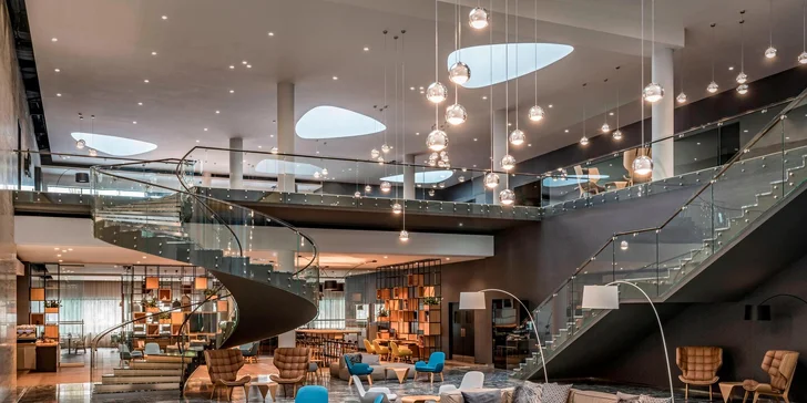 Moderní hotel sítě Marriott v Brně: polopenze, parkování, pozdní check-out a dítě do 5,9 let zdarma