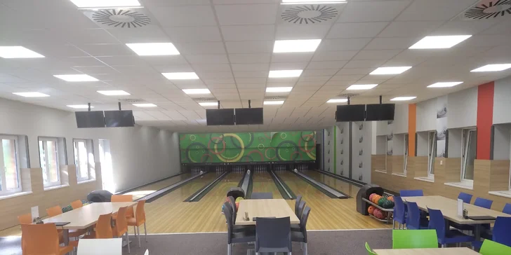 Bowling a bramborové lupínky nebo burgery