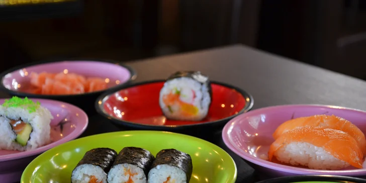 Running sushi: 2 hodiny neomezeného hodování pro 1 nebo 2 osoby či rodinu