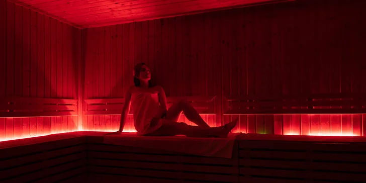 90 minut wellness v Táboře: privátní rašelinová koupel se saunou a vínem pro dva