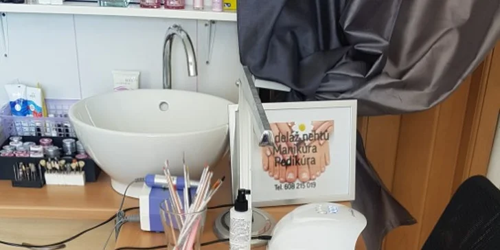 Péče o ruce: klasická manikúra s možností gel laku i modelace gelem